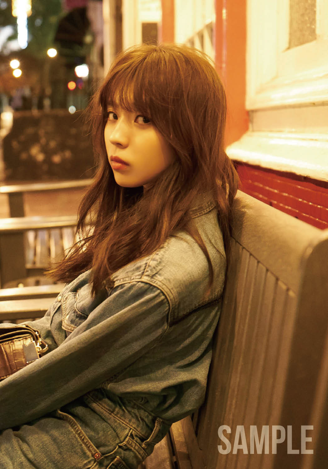 小林由依／店舗（紀伊國屋書店）限定生写真（画像提供：KADOKAWA）