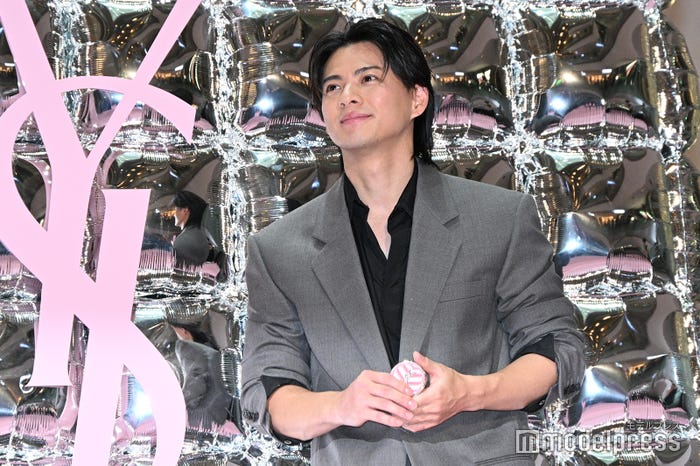 笑顔でファンを見つめる平野紫耀(C)モデルプレス