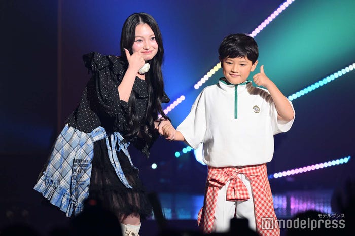 桐原美⽉、和知冬真さん(C)モデルプレス