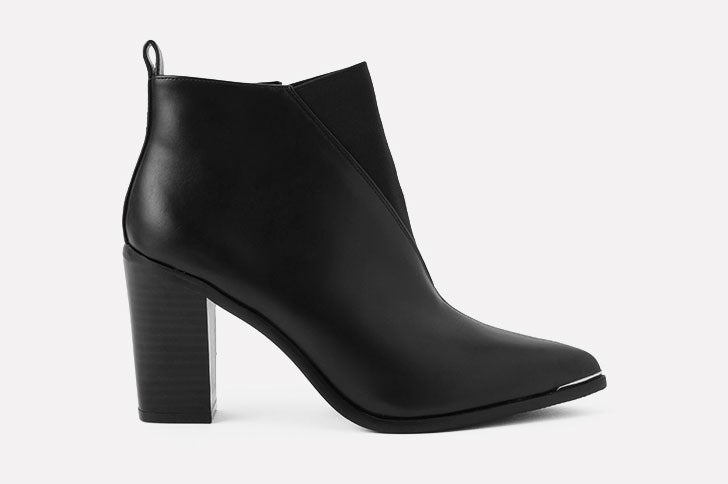 ブロックヒールアンクルブーツ「CHARLES & KEITH」8,100円（税込）／画像提供：CHARLES & KEITH