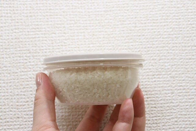SOLOX生米を1合入れられる食品保存容器　生米収納