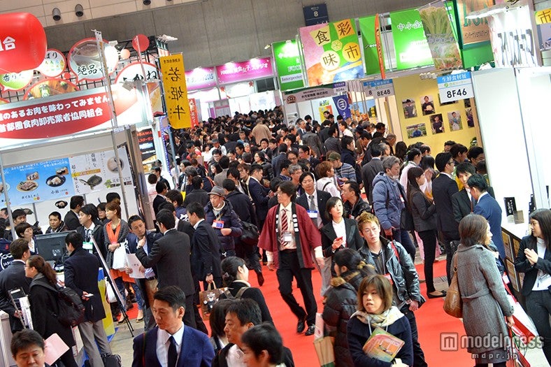 賑わう会場内の様子、4日間で約7万5000人の来場が見込まれる