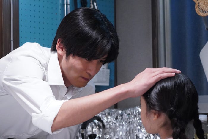 目黒蓮、泉谷星奈「海のはじまり」第11話より(C)フジテレビ