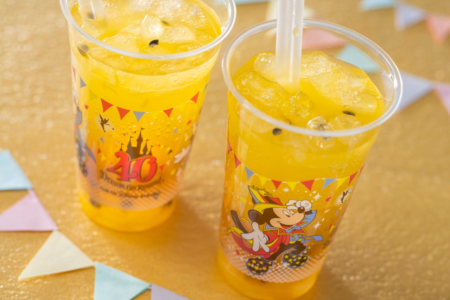スパークリングドリンク（マンゴー＆パッションフルーツ）1杯￥600（C）Disney