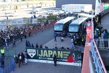 侍ジャパン 強化合宿に大物司会者の姿も 9月末の卒業を12日に生発表 スタンドには多くのファンも