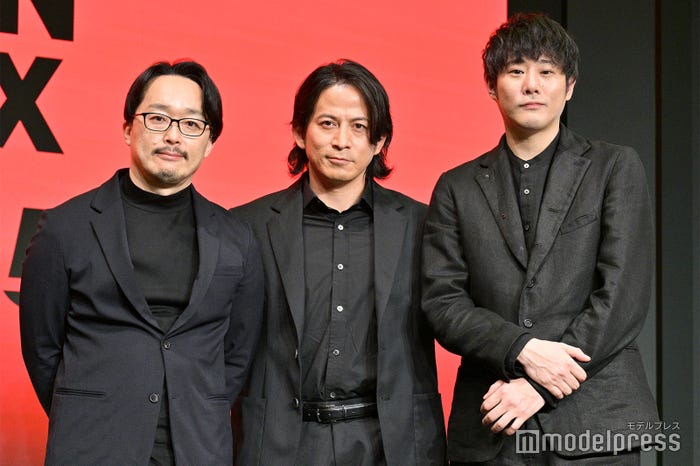 髙橋信一氏、岡田准一、藤井道人監督(C)モデルプレス