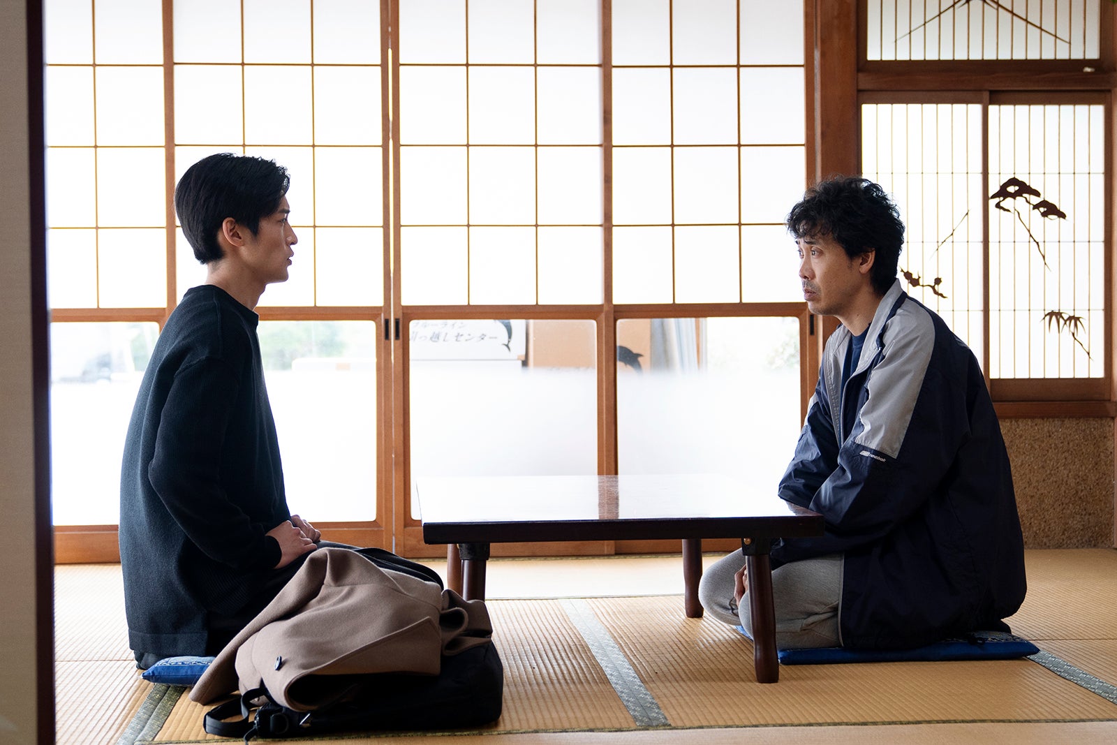 目黒蓮、大泉洋（C）2022「月の満ち欠け」製作委員会