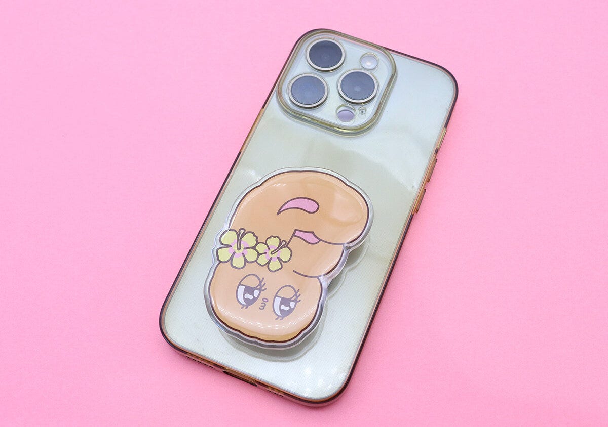 スマホの背面に日焼けエスターバニーのスマホグリップを装着