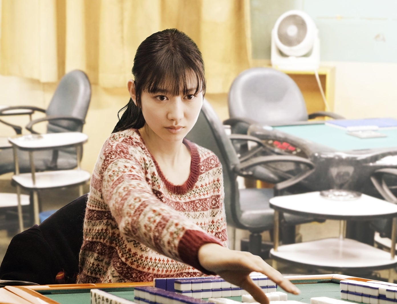 岡本夏美／映画「女流闘牌伝aki-アキ-」より（C）2017花崎圭司・大崎充／竹書房／「aki」製作委員会