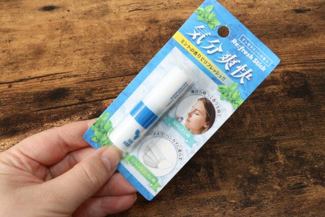 セリア リフレッシュスティック セリアのリフレッシュスティックは爽快感のある香りでリフレッシュできる