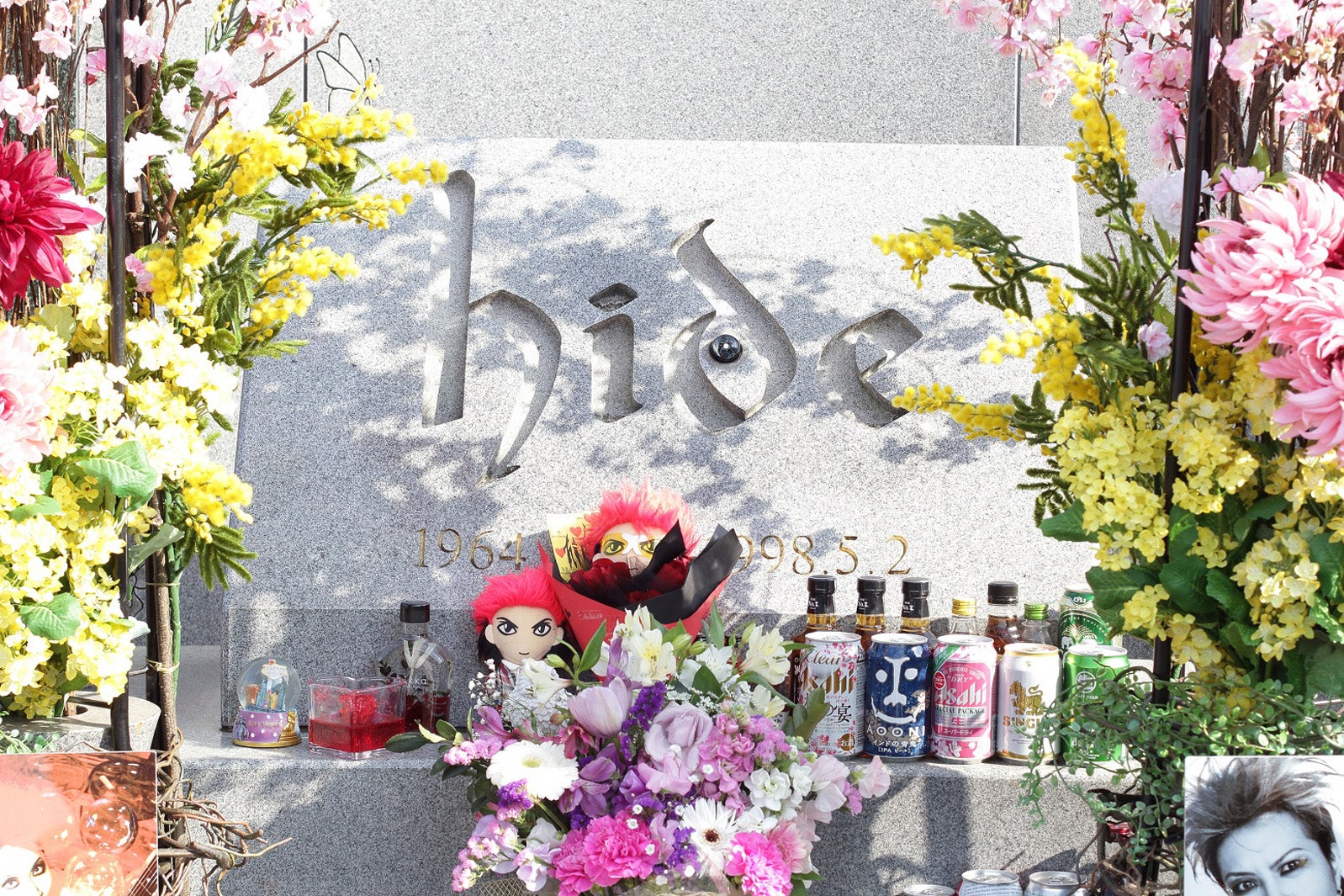 hideの墓／映画「HURRY GO ROUND」より（提供写真）