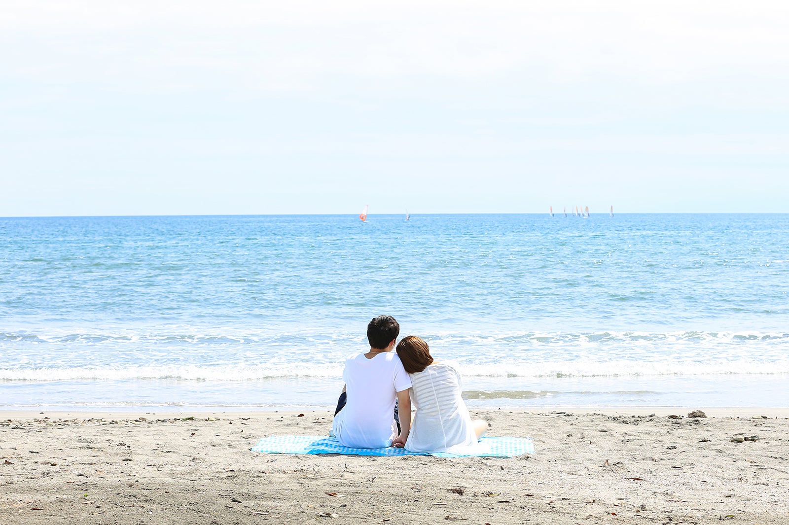 マット・キャブ「海の声」MVより