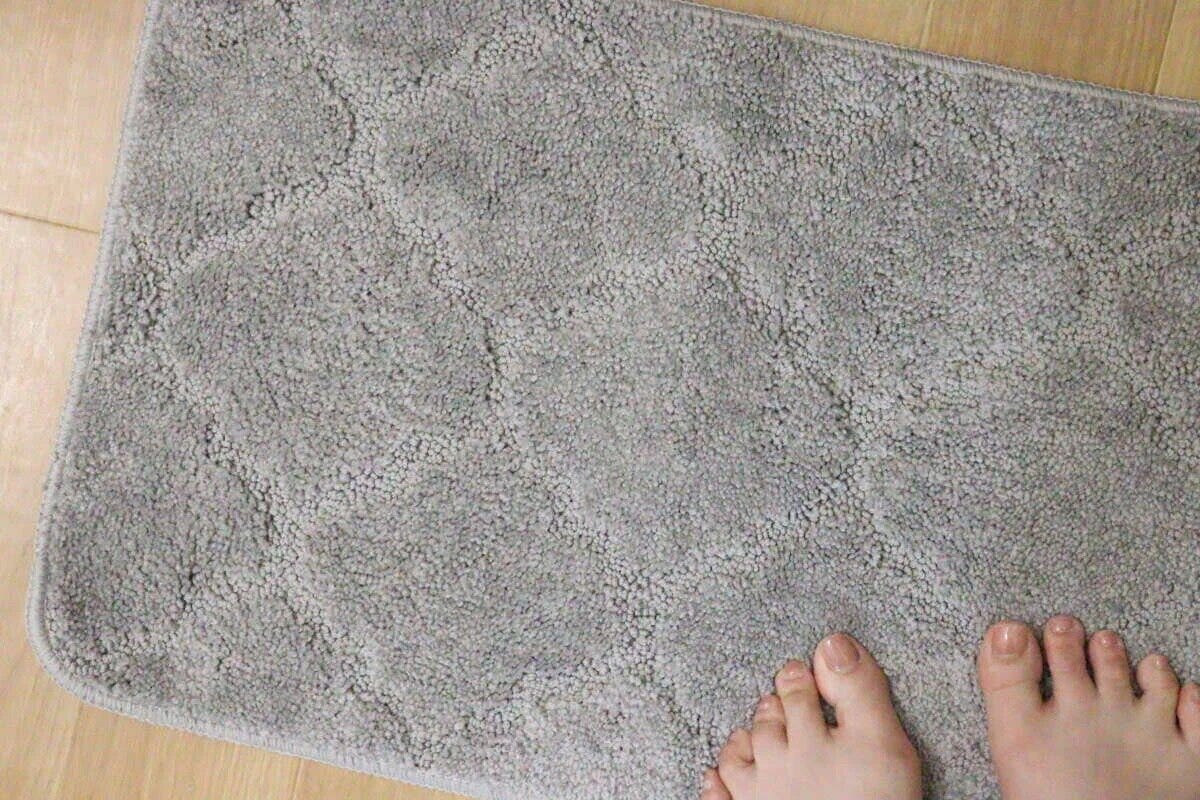 ダイソー　フロアマット（モロッカン、無地）　使用例