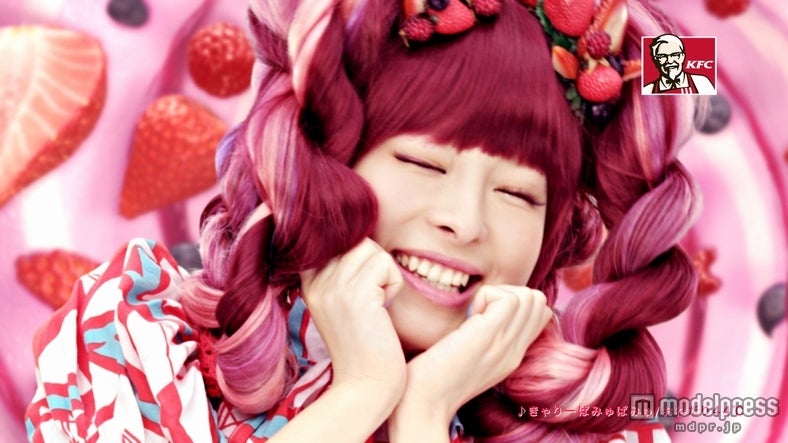 きゃりーぱみゅぱみゅ／「Krrusherrs（クラッシャーズ）おねだりキャンペーン」新CM「きゃりー、妄想中」篇より