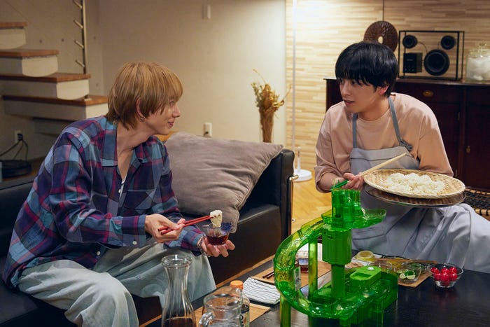 駒木根葵汰、新原泰佑「25時、赤坂で Season2」第1話(C)「25時、赤坂で Season2」製作委員会