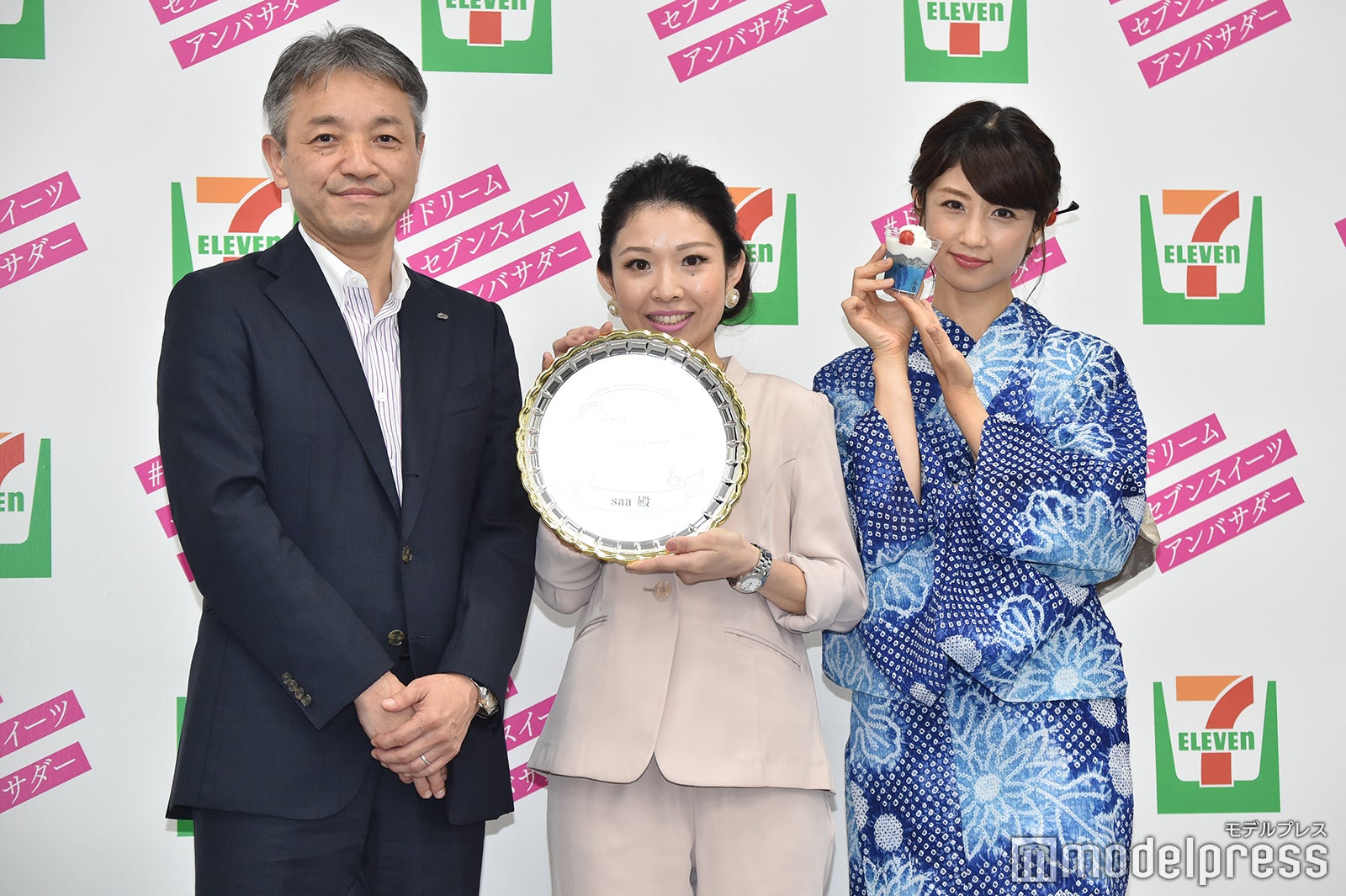 （左から）石橋誠一郎氏、saaさん、小倉優子（C）モデルプレス
