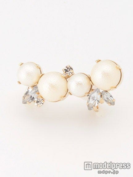 パールビジューイヤカフ「E hyphen world gallery」2,149円(税込)