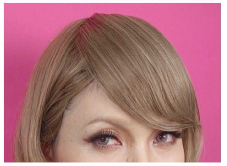 ざわちんがテイラー・スウィフト風ものまねメイクを施した誠子の目元の写真/ざわちんオフィシャルブログより