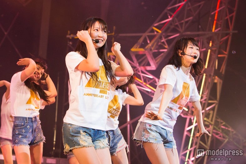 左から山本彩、白間美瑠、矢倉楓子、渡辺美優紀、吉田朱里、薮下