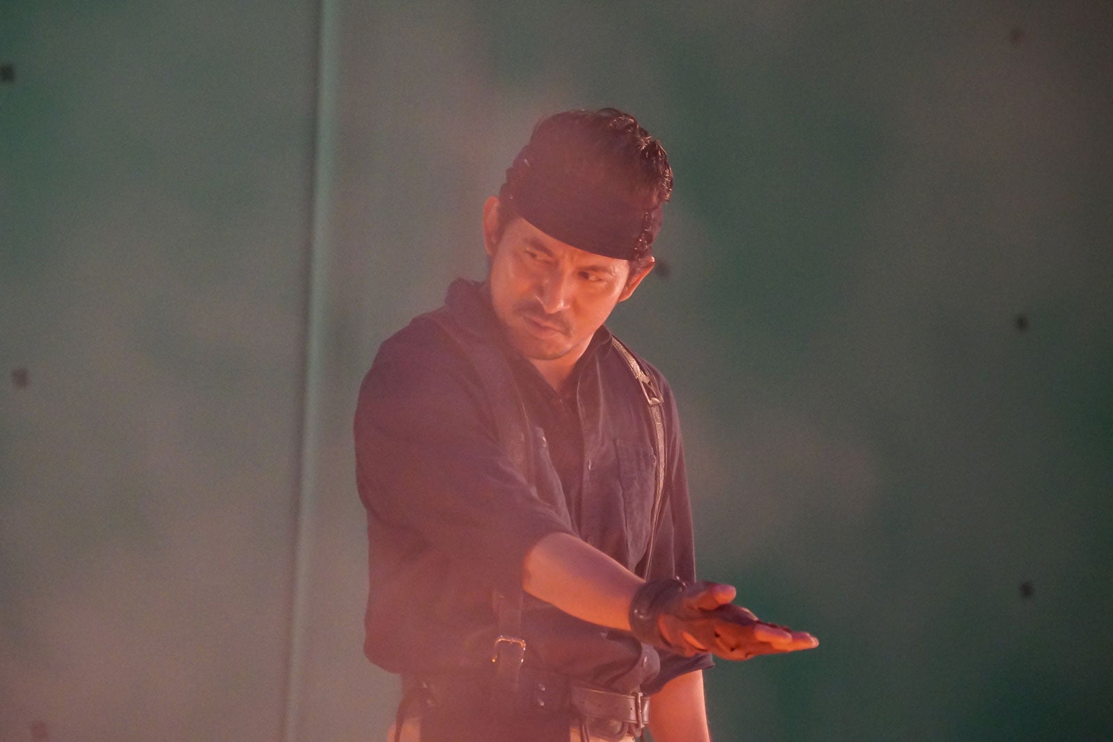 岡田准一／新CM「チキチキン THE ガーリックペッパー」篇メイキングより（提供写真）