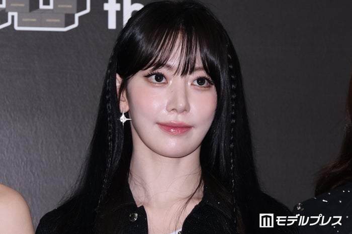 LE SSERAFIMサクラ、美肩ライン輝くベアトップドレス姿に「圧倒的オーラ」「美しすぎて見惚れちゃう」と反響