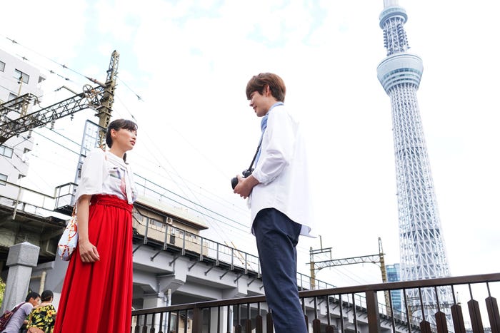 杏・宮沢氷魚/「偽装不倫」第2話より(C)日本テレビ