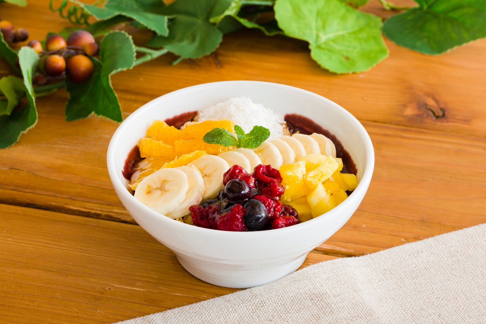 アサイーボウル ～ミックスベリー～税込1,705円／提供画像