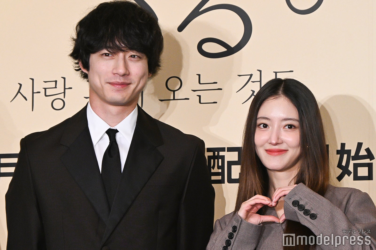 坂口健太郎、イ・セヨン（C）モデルプレス