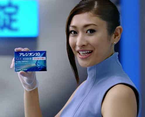 山田優、すっきりした表情でスマイル タイトなミニワンピで魅了