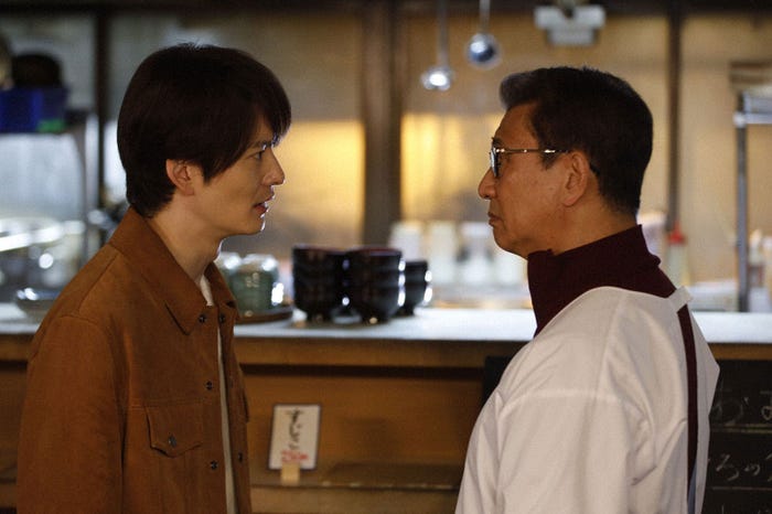 岡田将生、中井貴一「ザ・トラベルナース」第8話(C)テレビ朝日