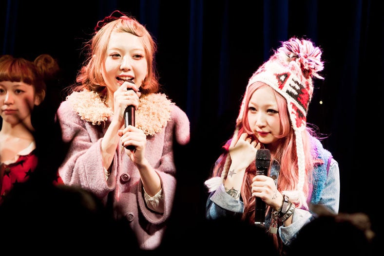 AMO、AYAMO（「ラフォーレファッションウィーク'11」より）