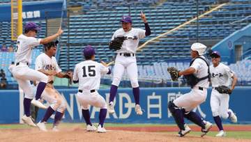 関東第一が3年連続11回目の夏の甲子園 16安打10点の猛打で決めた 井口主将「3連覇を意識して練習してきたのでほっとしました」