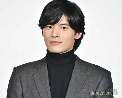 岡田健史、“前時代的オタク”姿に反響「振れ幅すごい」「誰だか分からなかった」<ウチの娘は、彼氏が出来ない!!>