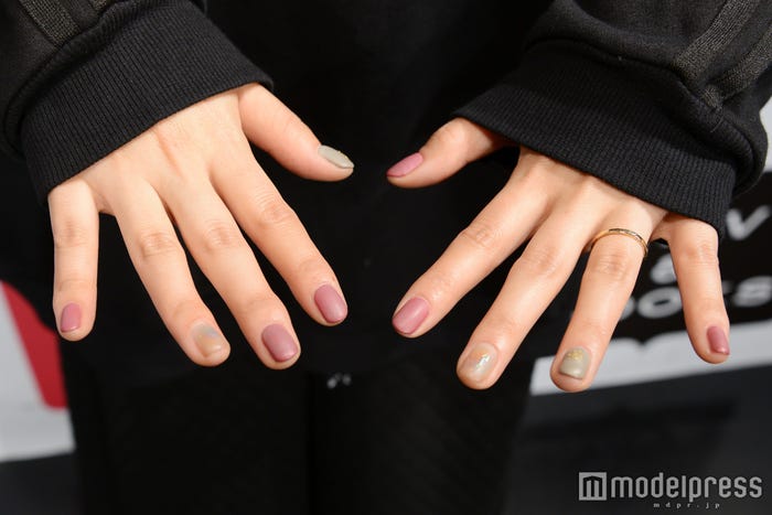 マット加工が可愛いネイル/やすだちひろ(C)モデルプレス