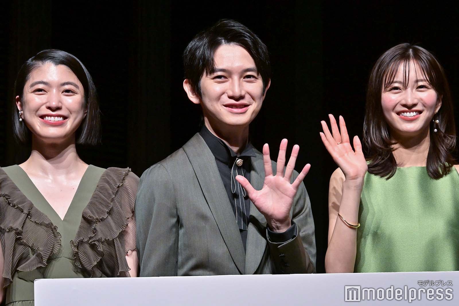 成海璃子、本郷奏多、岡崎紗絵（C）モデルプレス