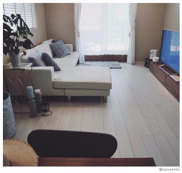 島袋聖南、同棲中の自宅リビング公開　「すごいオシャレ」「素敵」羨望の声