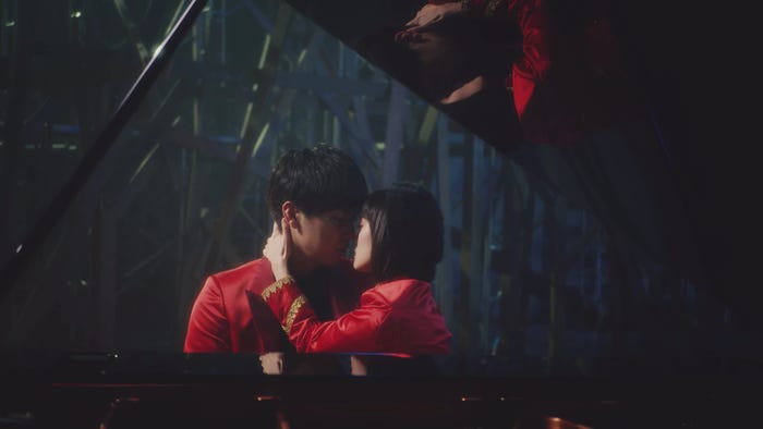 吉本坂46RED「君の唇を離さない」MVより(提供写真)