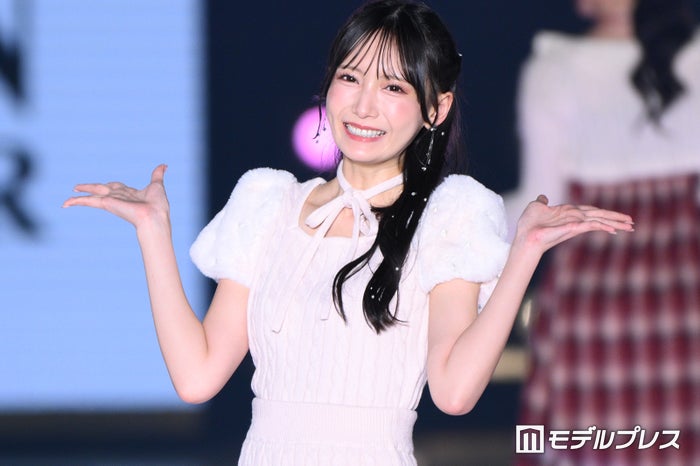 ≠ME鈴木瞳美、ミニボトムから圧巻美脚輝く「リアルプリンセス」「スタイルレベチ」と絶賛の声