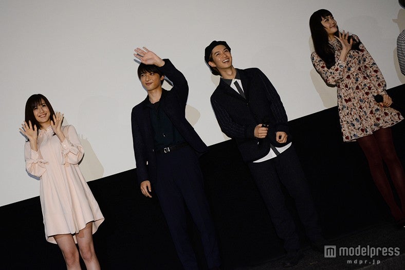 （左から）阿部菜渚美、吉沢亮、千葉雄大、松井愛莉