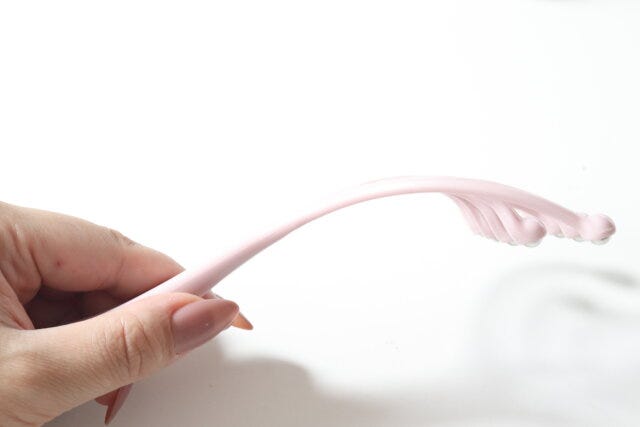 セリア　ひんやりリフレッシュローラー頭皮用　カーブ