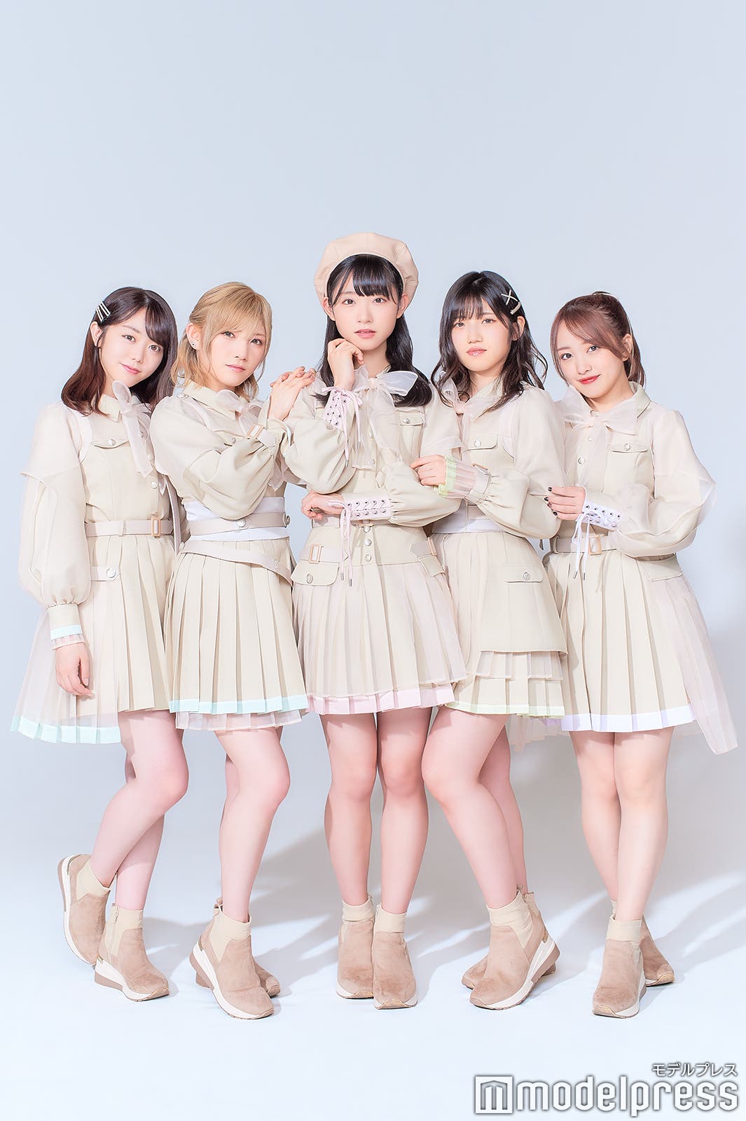 (左から)峯岸みなみ、岡田奈々、山内瑞葵、村山彩希、向井地美音 (C)モデルプレス