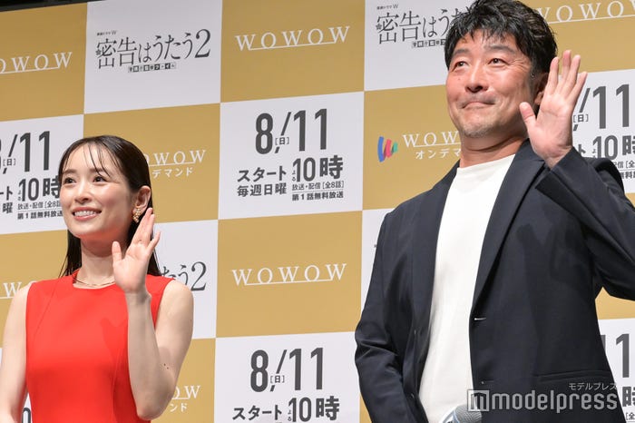 泉里香、内片輝監督(C)モデルプレス