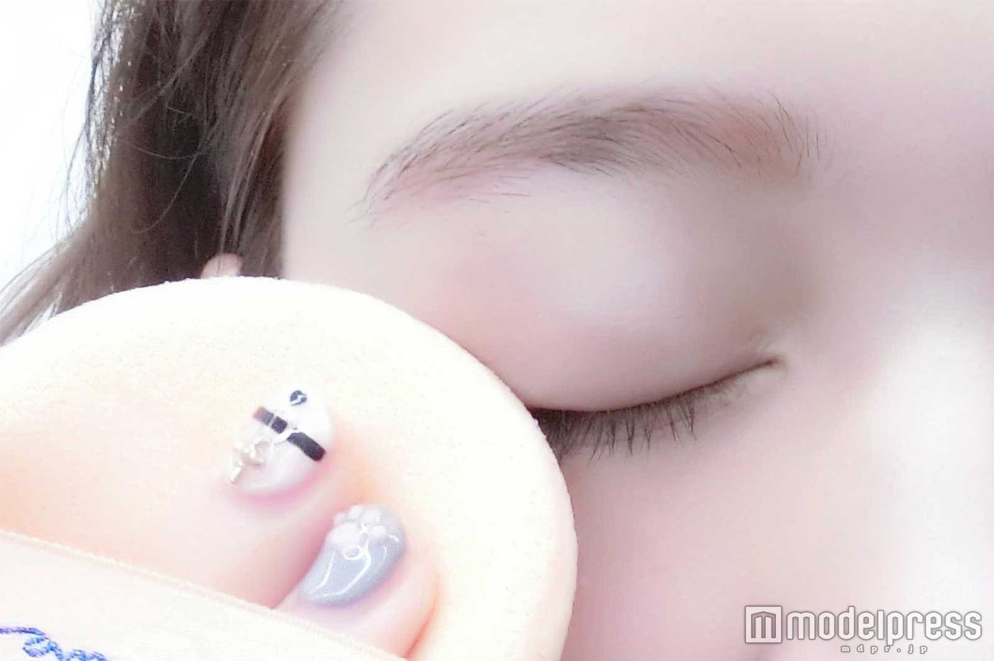 化粧崩れ防止の一手間が大事/モデル:小澤しぇいん