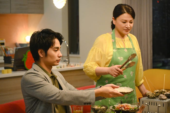 中村蒼、島崎和歌子「フェイクマミー」第6話(C)TBS