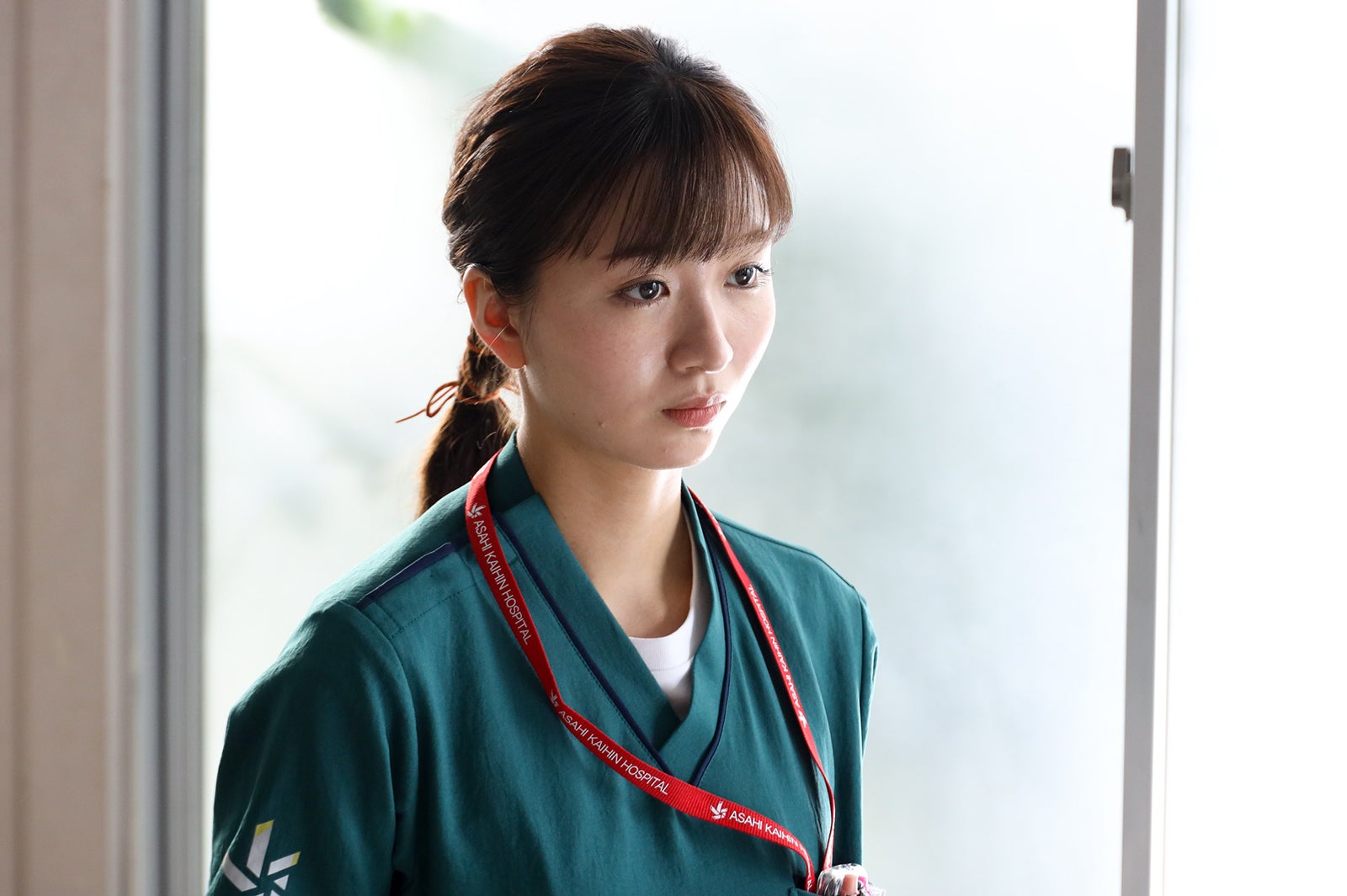 岡崎紗絵「ナイト・ドクター」第4話より（C）フジテレビ