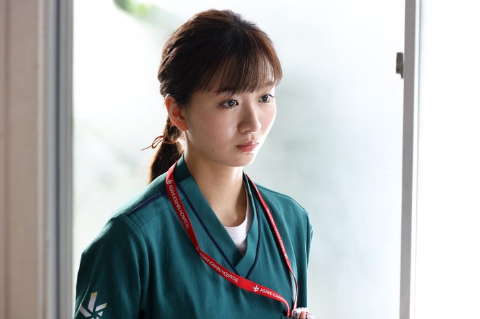 岡崎紗絵「ナイト・ドクター」第4話より(C)フジテレビ