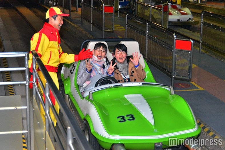 アトラクションを楽しむゲストたち（C）モデルプレス