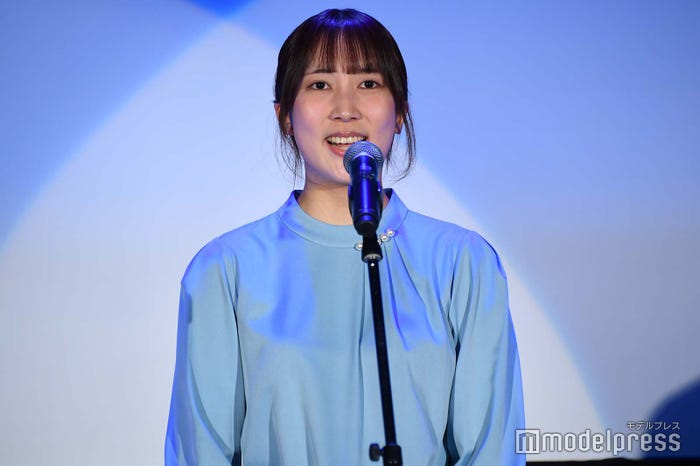 前川百花さん/スピーチの様子(C)モデルプレス