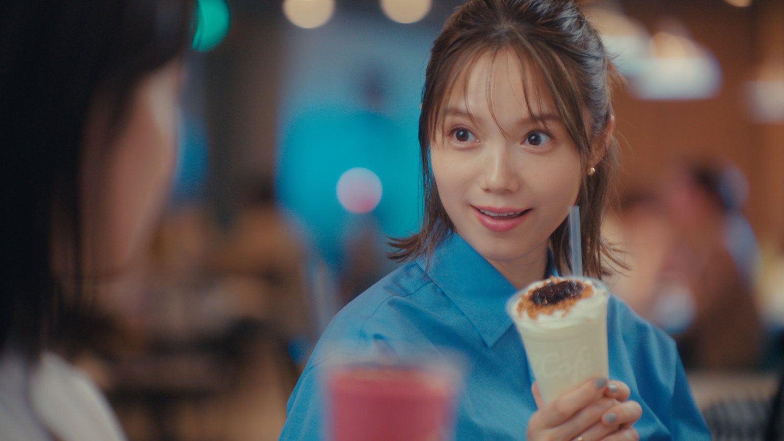 宮崎あおい／新TVCM「寄り道マック 仕事帰りのベリー」篇より（提供写真）