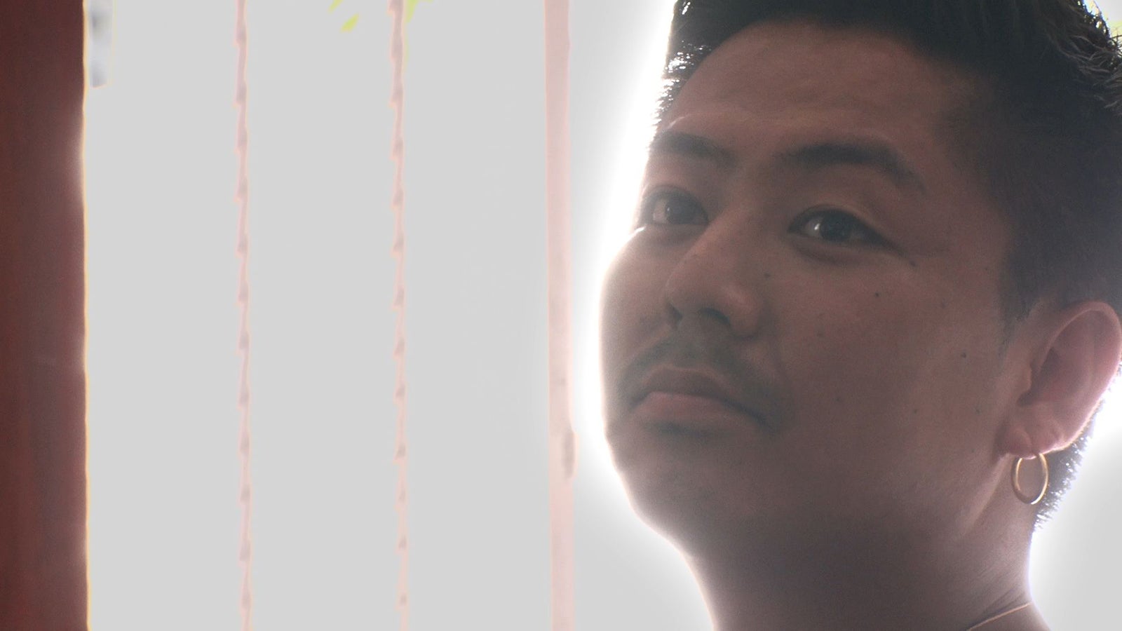 かにゃにぐっと来ている社長／「あいのり：Asian Journey」第19話より（C）フジテレビ